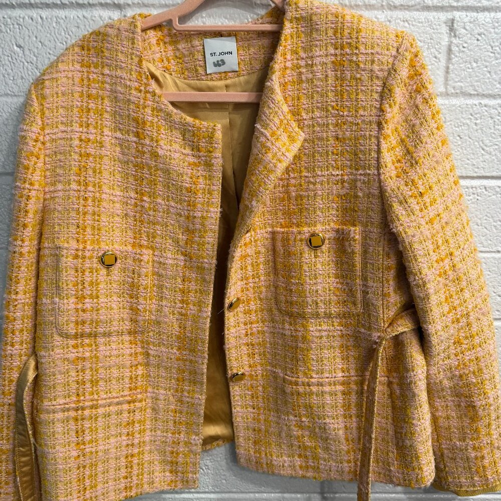 St. John Collection Tweed Jacket Size 14 Pink Yellow Bouclé Gold Buttons Belted